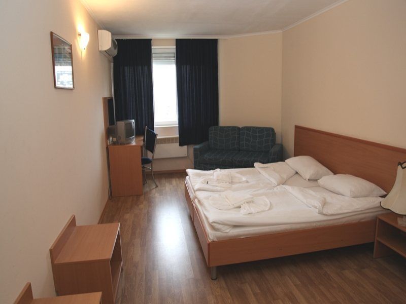 Family Hotel Dalis Sofia Buitenkant foto