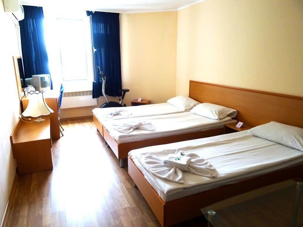 Family Hotel Dalis Sofia Buitenkant foto