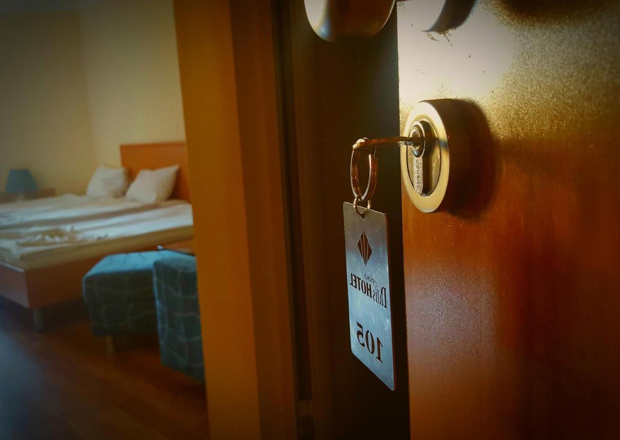 Family Hotel Dalis Sofia Buitenkant foto