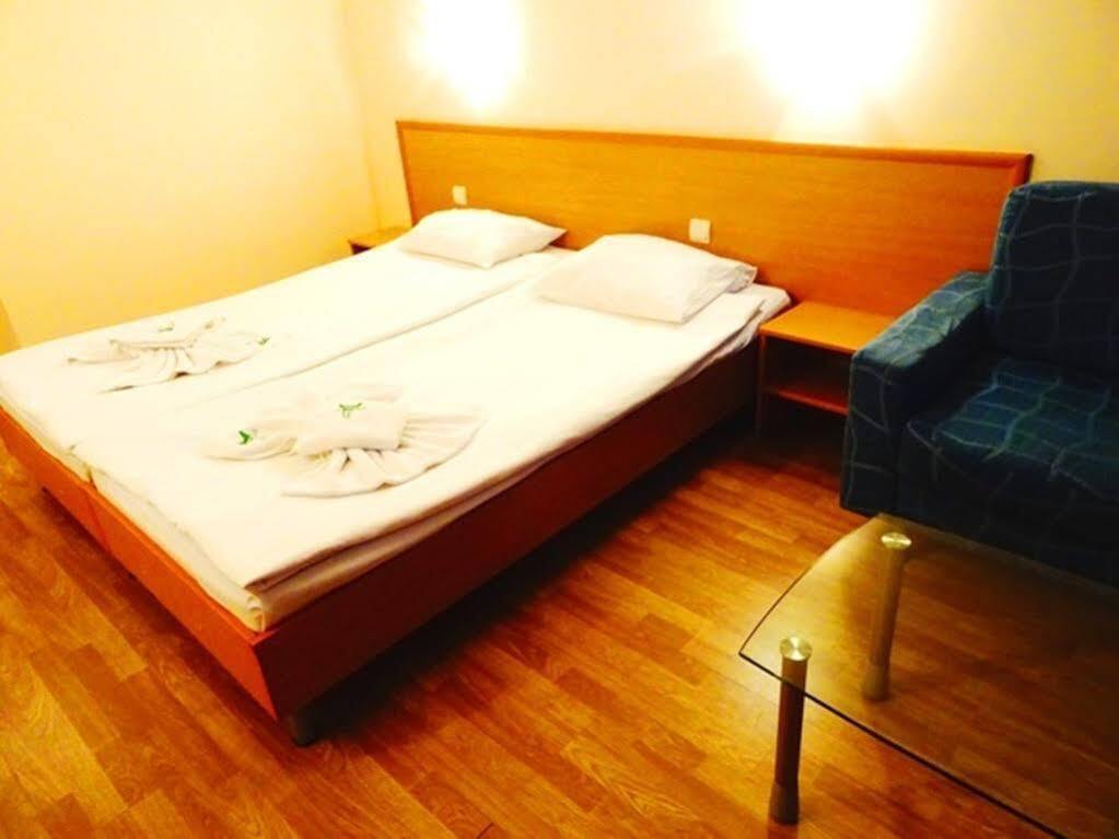 Family Hotel Dalis Sofia Buitenkant foto